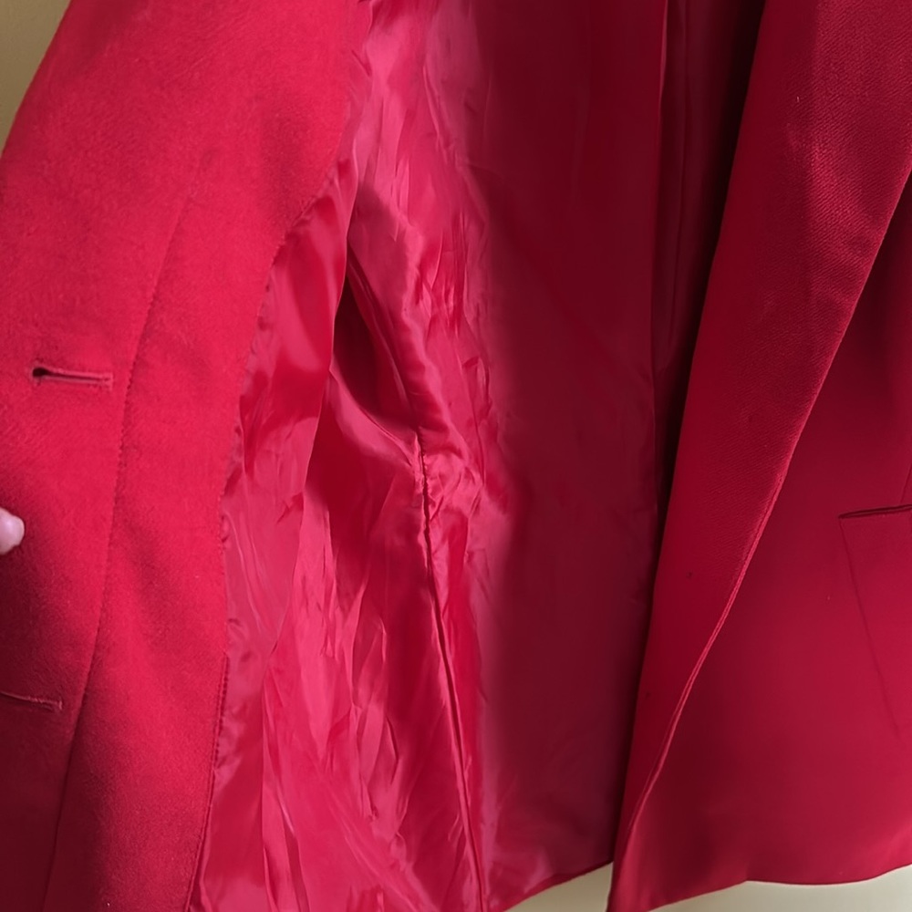 Red coat - Picture 5 of 5
